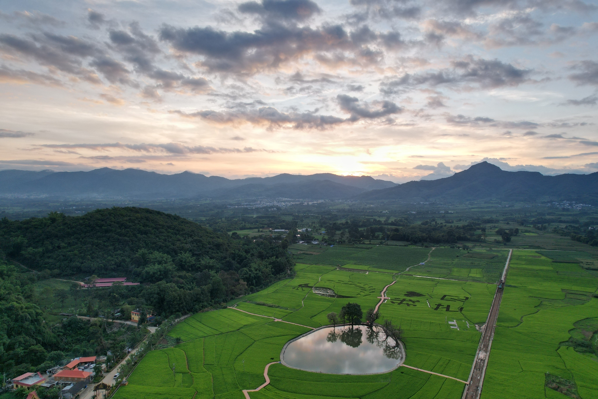 云南耿马县芒见村,就属于这样的地方吧?__财经头条