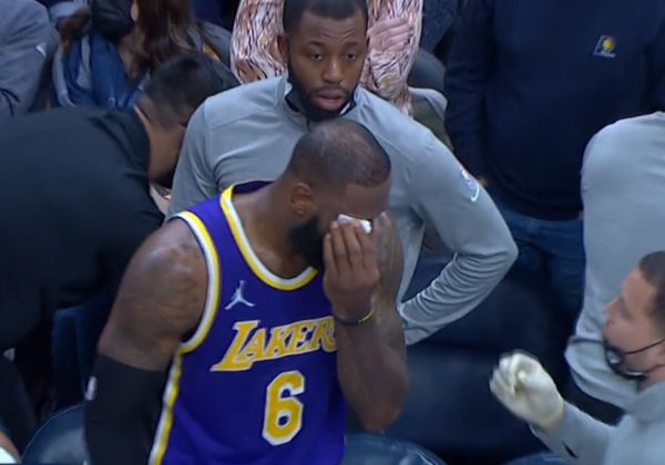 1人统治比赛！詹姆斯送“王之蔑视”＋走霸王步，多次轰神仙球＋39分休闲区蓝鸢梦想 - Www.slyday.coM