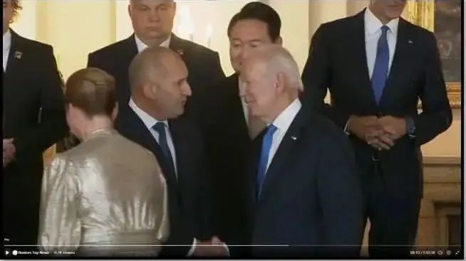 当狗是没尊严的:日本首相不要脸,韩国总统遭无视休闲区蓝鸢梦想 - Www.slyday.coM 当狗是没尊严的:日本首相不要脸,韩国总统遭无视休闲区蓝鸢梦想 - Www.slyday.coM