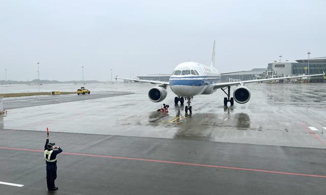 第三次大规模运力转场 国航天府机场过夜飞机增至35架休闲区蓝鸢梦想 - Www.slyday.coM