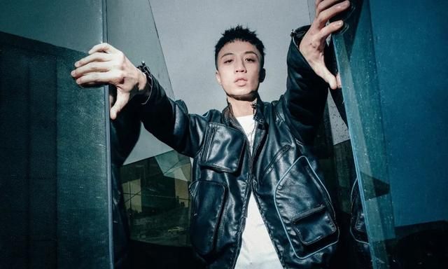 哪位男rapper是你心中的颜值天花板?__财经头条