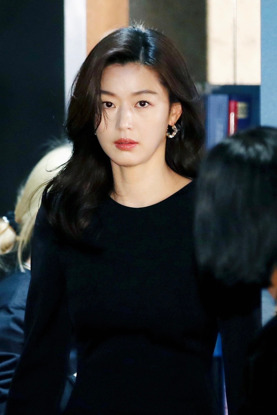 全智贤今日活动生图 气场强大,美丽无敌的姐_高清图集_新浪网