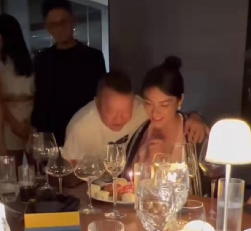 网曝69岁曾志伟亲26岁超模，女儿夸超模漂亮，本人出面回应休闲区蓝鸢梦想 - Www.slyday.coM