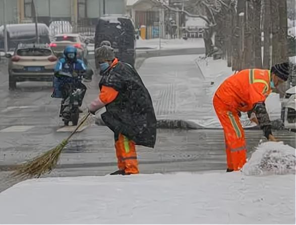 六旬男子扫雪时，不幸突发疾病身亡：心疼保洁员老伴这才下楼扫雪休闲区蓝鸢梦想 - Www.slyday.coM