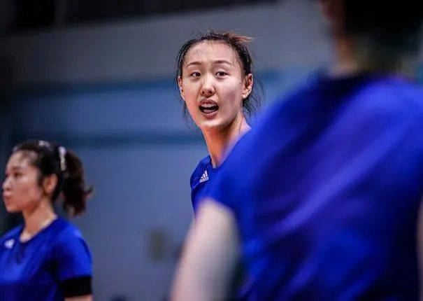 中国女排苦战五局赢荷兰,杨涵玉替补惊艳,龚翔宇带伤打球令人心疼|荷兰|杨涵玉|龚翔宇_新浪新闻