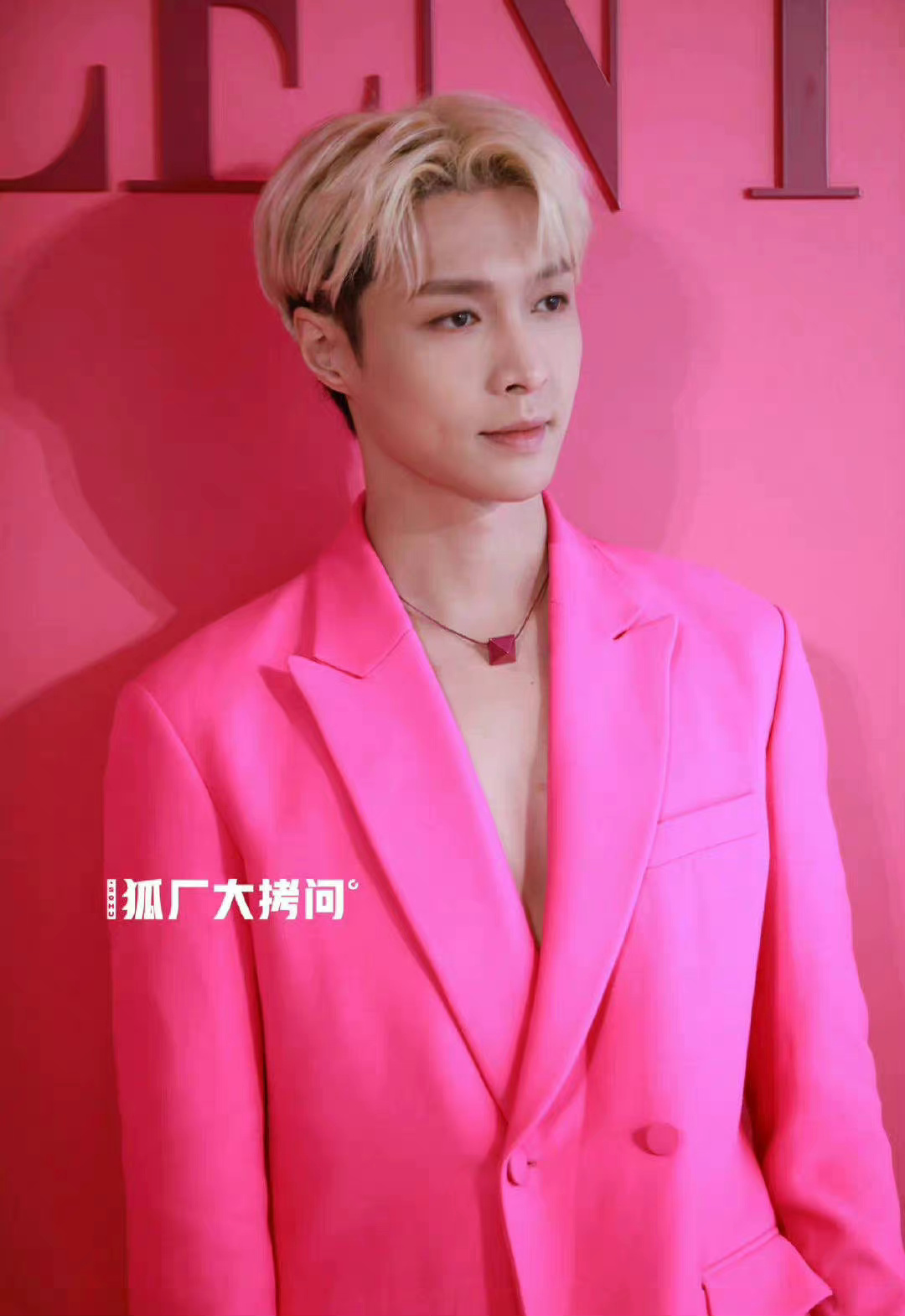 张艺兴郑秀妍活动同框合影不得不说两位状态都好棒梦幻同框啦