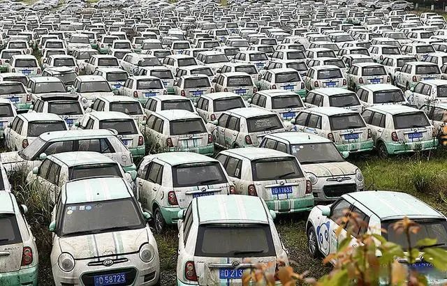 探访巨型共享汽车坟场密密麻麻场面震撼