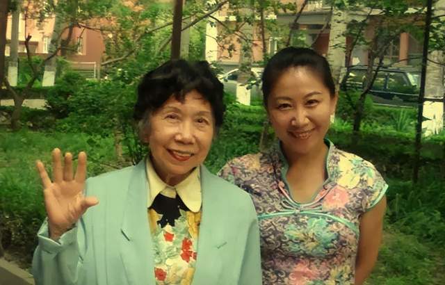 也就是侯震的奶奶,其实,两人不过是重名而已,侯宝林第二任妻子虽然也