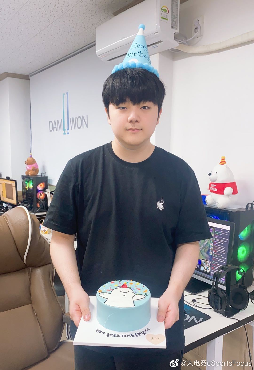 dwg更新canyon生日照:感谢粉丝们送来的礼物