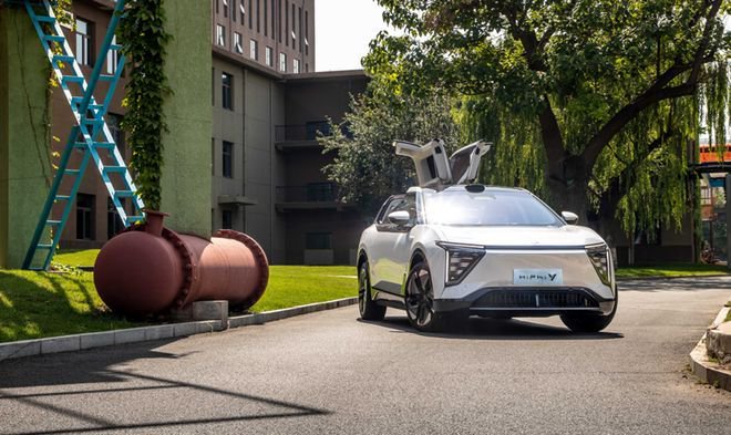 价格下探竞争力如何？对比蔚来ES6和智己LS7显成色