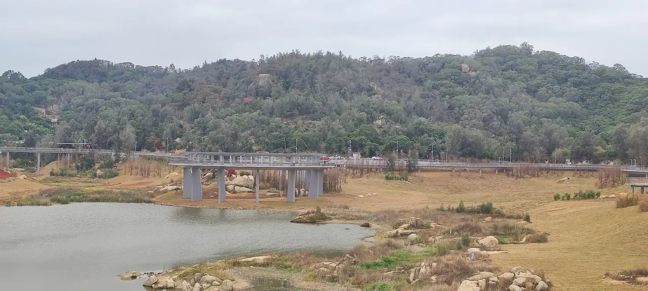 东坪山上的厦门一条健康步道正在建设中