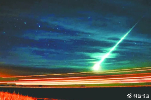 火流星突现日本西部,将夜晚照亮如白昼,最后以爆炸收场|流星|流星雨|日本_新浪新闻