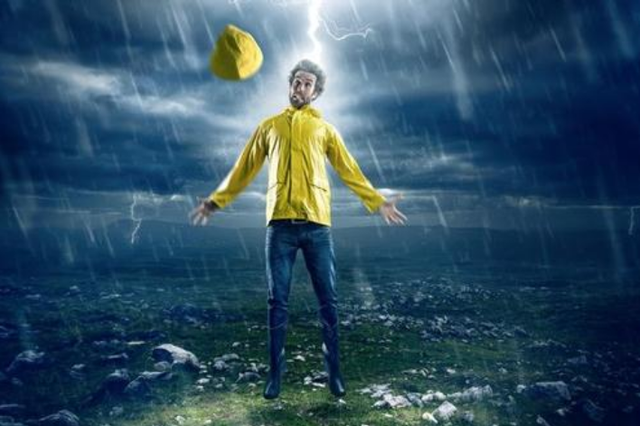 被雷劈中的影视形象03一个人在一生中遭遇了两次雷击,实在太罕见. .