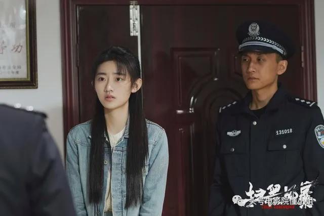 苏可教过不少学生,包括明星邓超和王凯,还有同样和他出演《扫黑风暴》