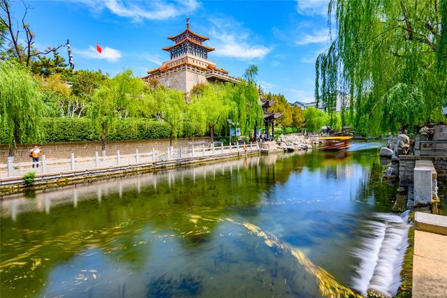 品牌护城河核心要素 如何打造不可替代竞争优势