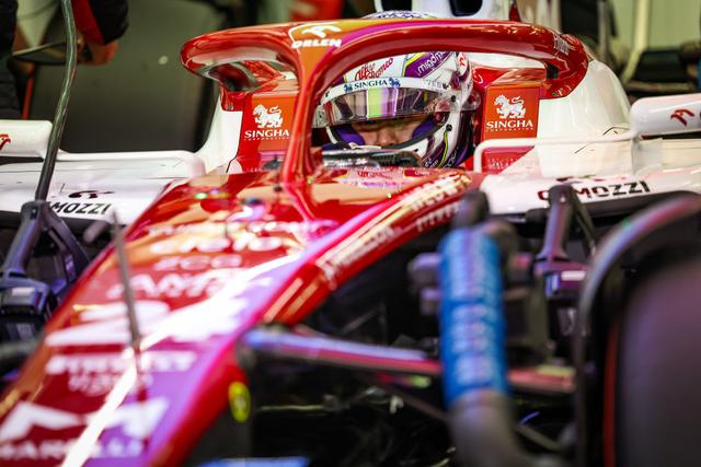 2022赛季F1巴林揭幕 中国车手周冠宇首秀第15位晋级正赛休闲区蓝鸢梦想 - Www.slyday.coM