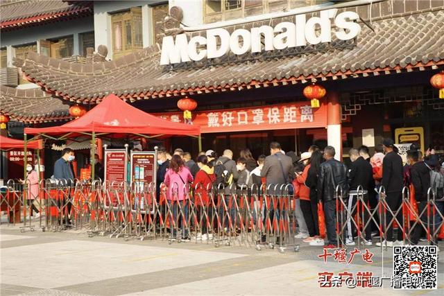 小长假第一天，武当山景区秩序井然，外地游客需现场核酸检测休闲区蓝鸢梦想 - Www.slyday.coM