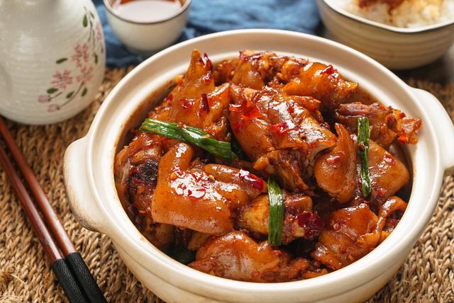 【烹饪小贴士】:猪蹄煮的时间根据自己的口味决定,我说的时间就是比较