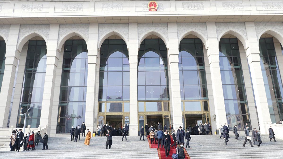 1月22日,新疆维吾尔自治区政协十二届五次会议在新疆人民会堂开幕.
