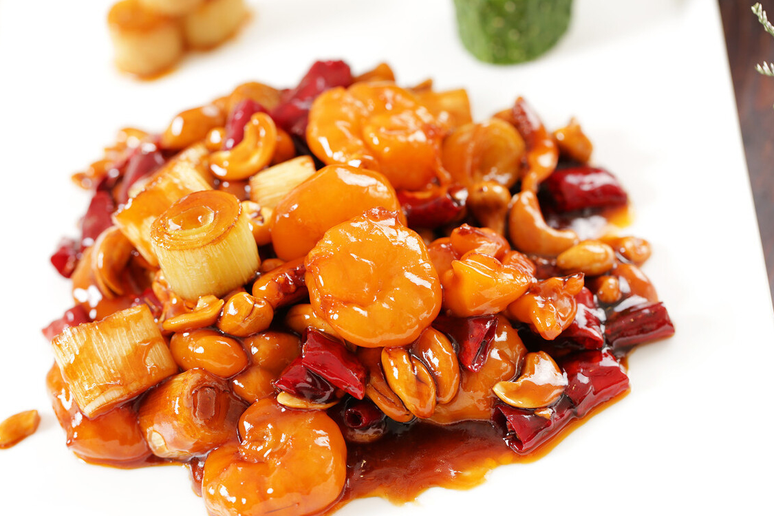 宫保不止有鸡丁,宫保虾仁更加出彩,口感饱满鲜嫩, 红而不辣