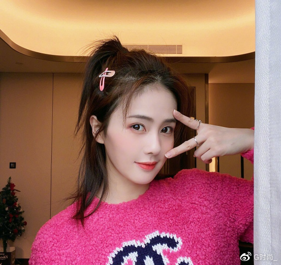 白鹿的穿搭真是高级感十足!一件玫红色上衣,看上去精致又帅气休闲区蓝鸢梦想 - Www.slyday.coM 白鹿的穿搭真是高级感十足!一件玫红色上衣,看上去精致又帅气休闲区蓝鸢梦想 - Www.slyday.coM