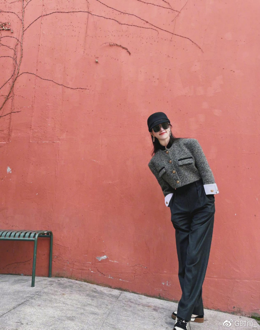 温暖随性的日常穿搭真的很上头!看唐嫣的穿搭就知道,超有范的休闲区蓝鸢梦想 - Www.slyday.coM 温暖随性的日常穿搭真的很上头!看唐嫣的穿搭就知道,超有范的休闲区蓝鸢梦想 - Www.slyday.coM