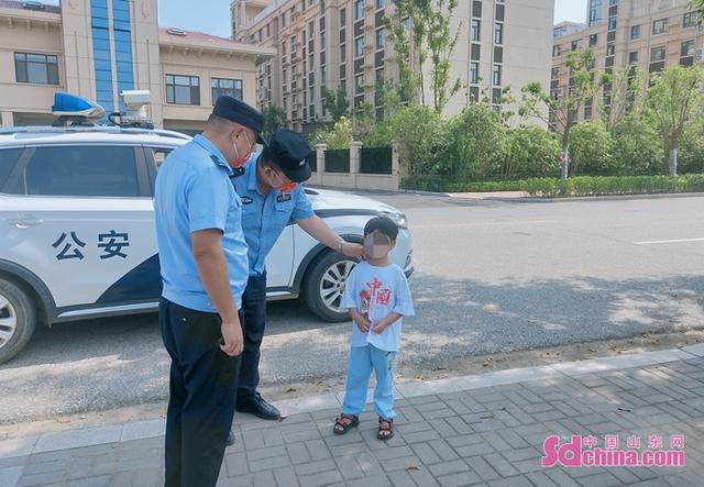 青岛：民警救起走失男童 粗心妈妈竟还不知