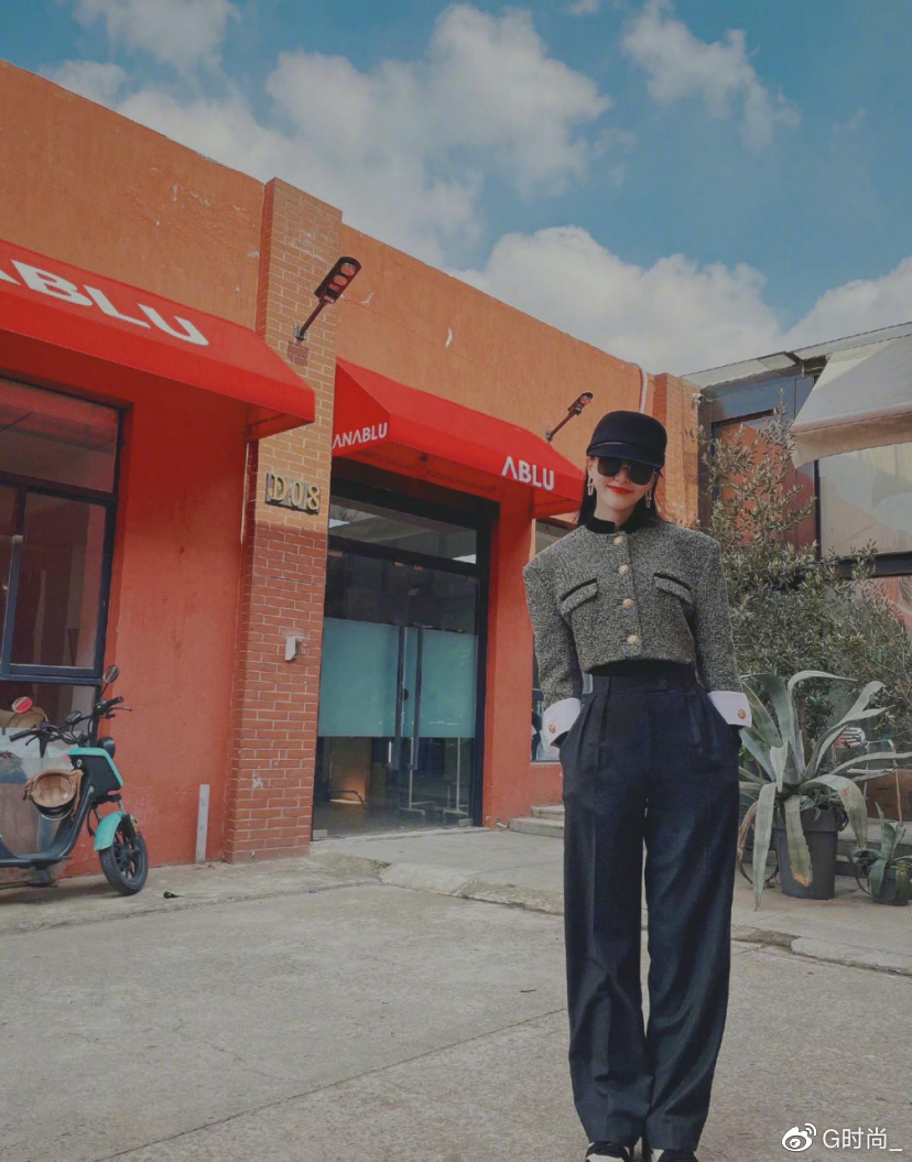 温暖随性的日常穿搭真的很上头!看唐嫣的穿搭就知道,超有范的休闲区蓝鸢梦想 - Www.slyday.coM 温暖随性的日常穿搭真的很上头!看唐嫣的穿搭就知道,超有范的休闲区蓝鸢梦想 - Www.slyday.coM