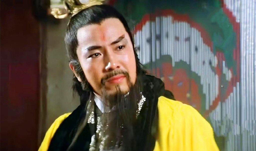 由邵氏电影公司出品,于1978年上映的影版《倚天屠龙记》中,王戎头上戴