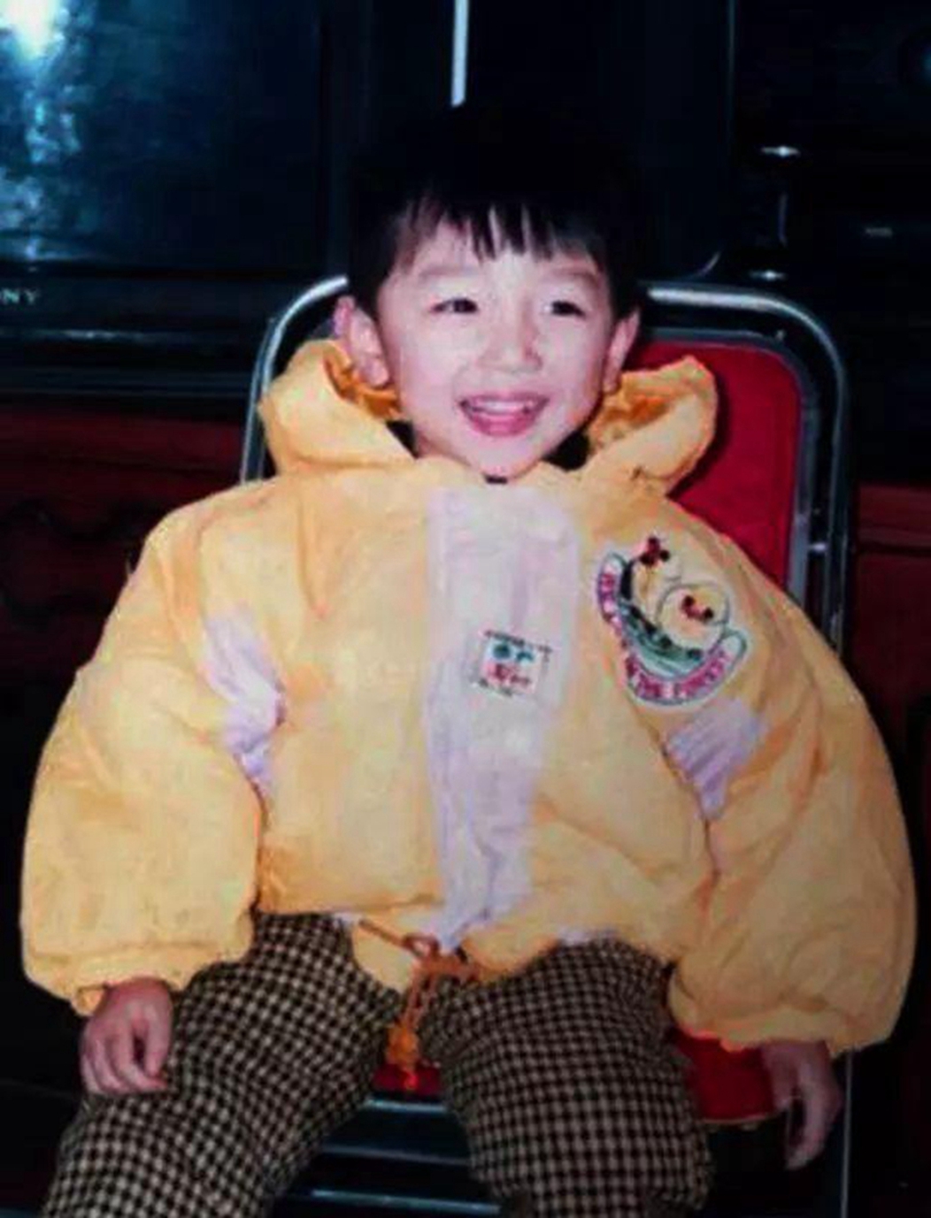 周冬雨的童年照,唐嫣的童年照,杨幂的童年照:整没整一看便知!