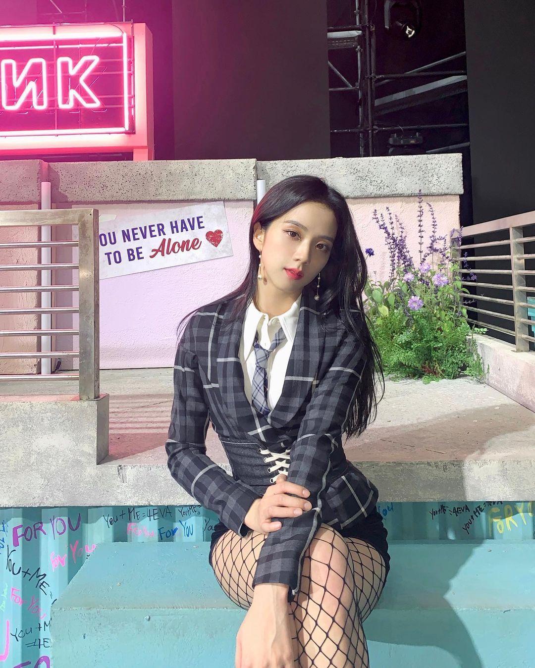 blackpink金智秀晒兔耳照,生日应援370万,粉丝见面会可爱娇羞