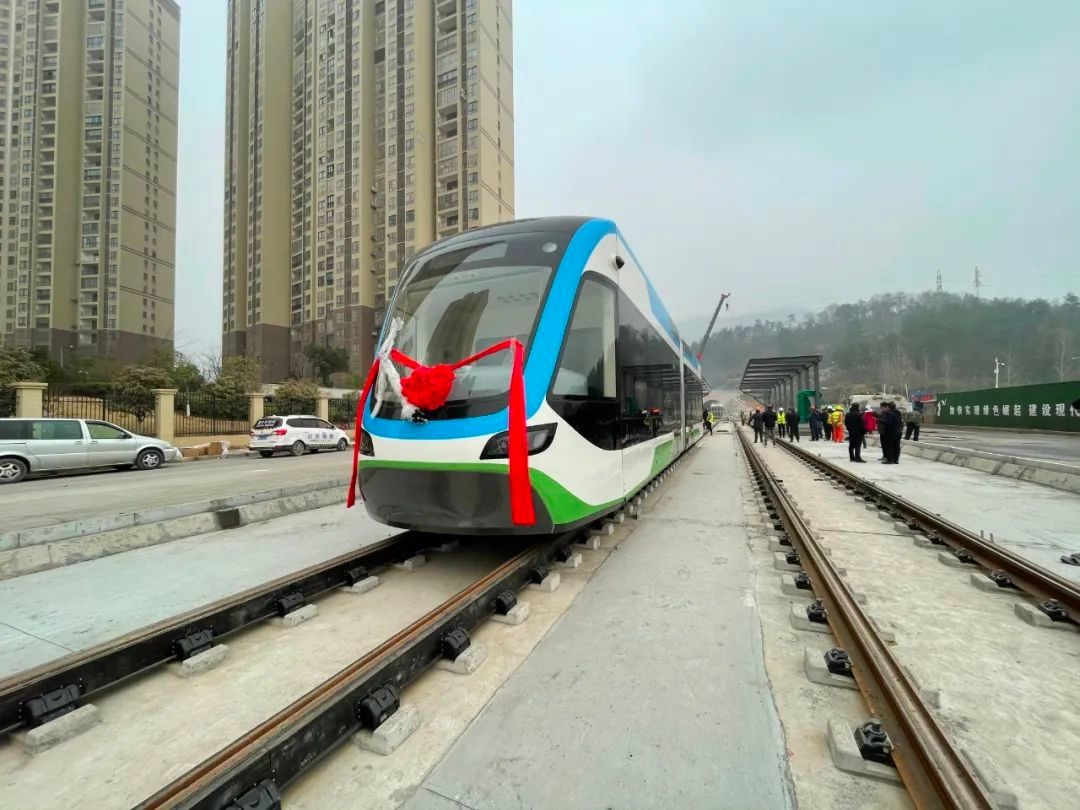 首列有轨电车亮相黄石|黄石|车辆|有轨电车_新浪新闻