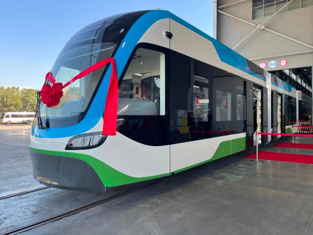 首列有轨电车亮相黄石|黄石|车辆|有轨电车_新浪新闻