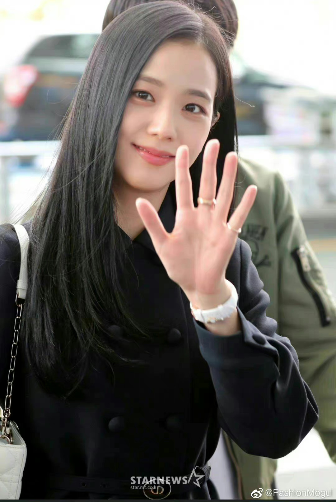 金智秀|巴黎时装周出发图脸蛋天才我们jisoo,黑色裙装高级又优雅 67