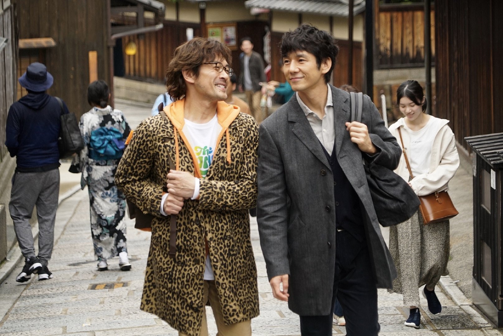 西岛秀俊,内野圣阳主演的《昨日的美食》电影版曝光剧照