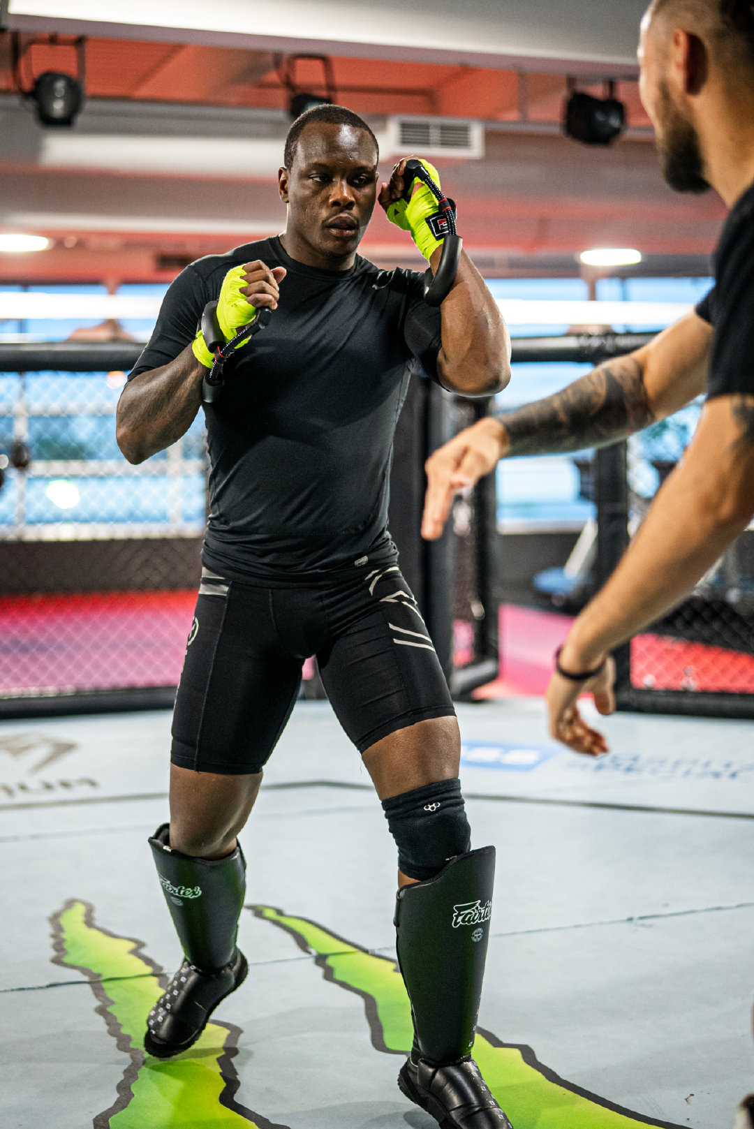 欧文-圣普吕训练腿法,经典"冷腿"这次还会重现吗?