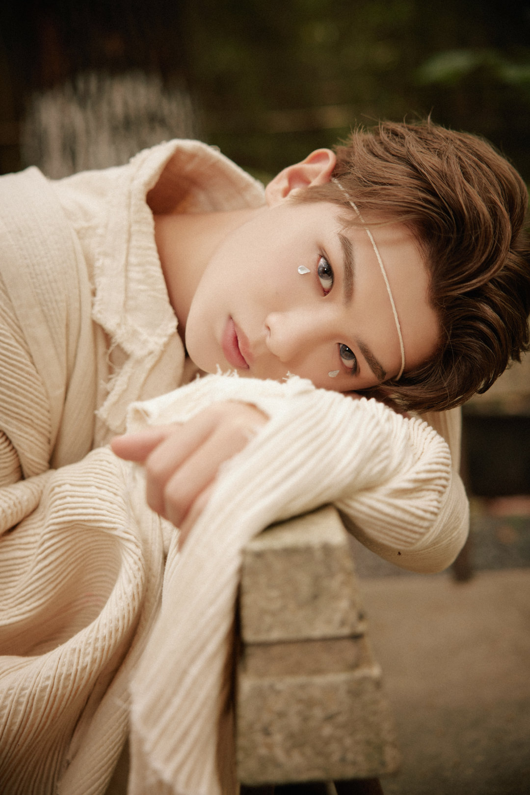 黄明昊《这就是潮流》写真造型图 竹林中的国风少年