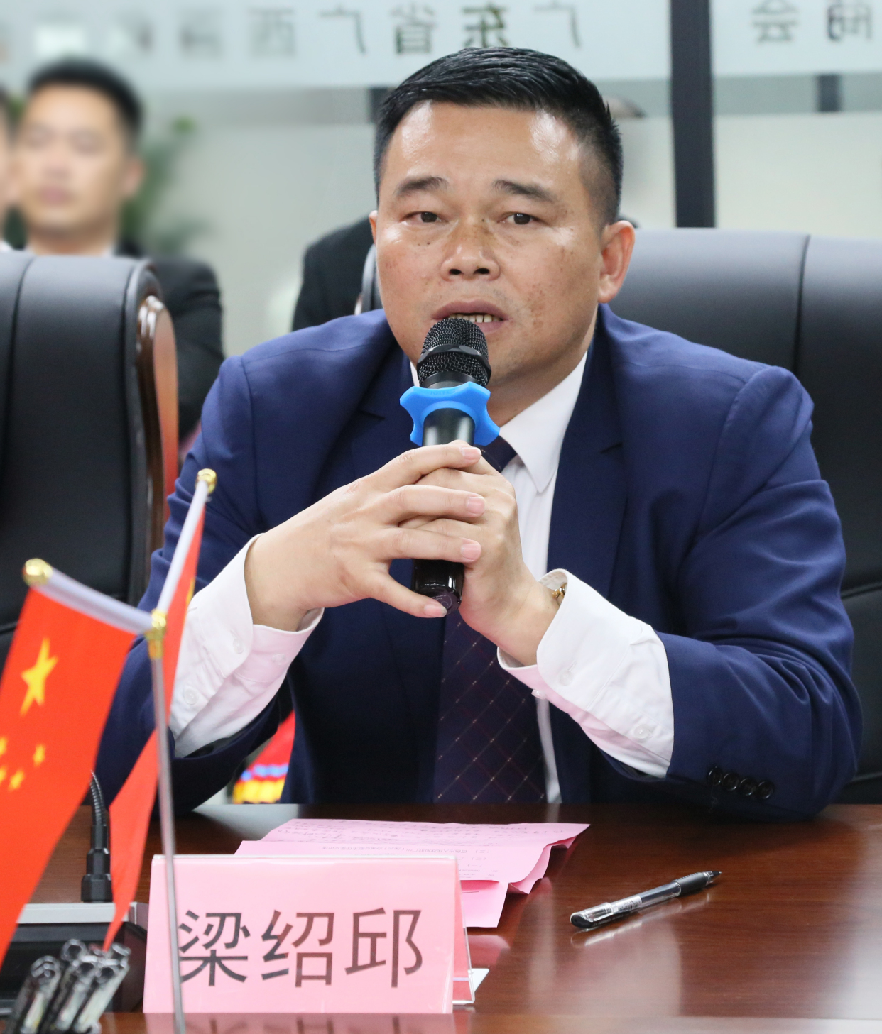 广州市广西商会常务副会长陈文忠,秘书长谭栋元,执行秘书长朱红荣,副