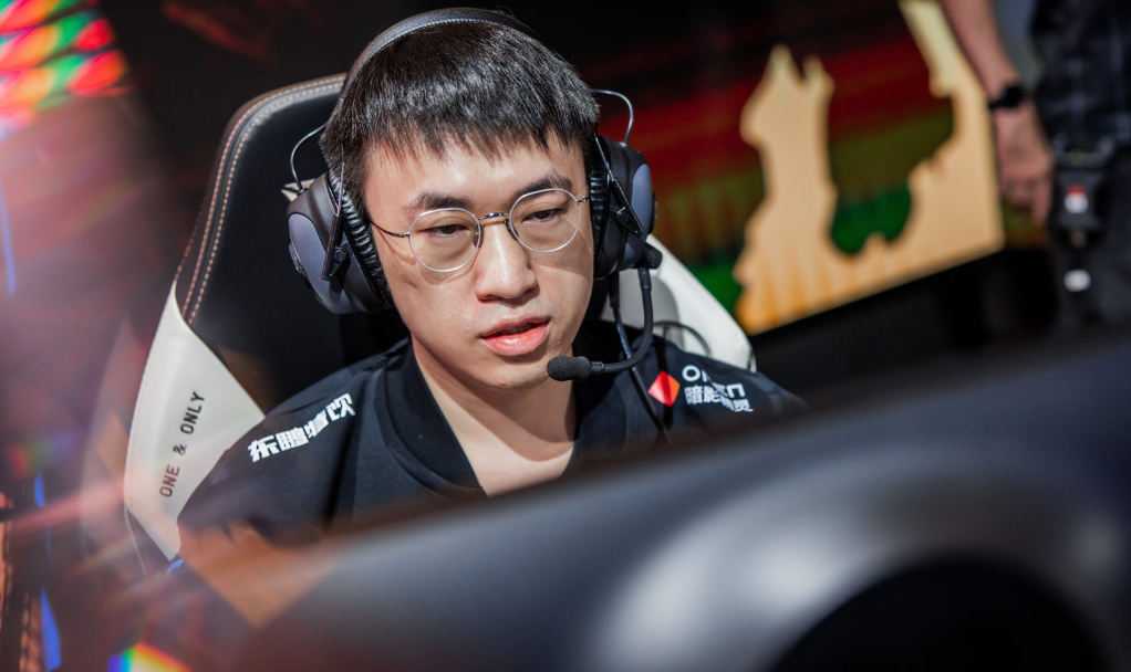 Wei状态回暖，GALA鲨疯了！RNG拿下世界赛首胜休闲区蓝鸢梦想 - Www.slyday.coM