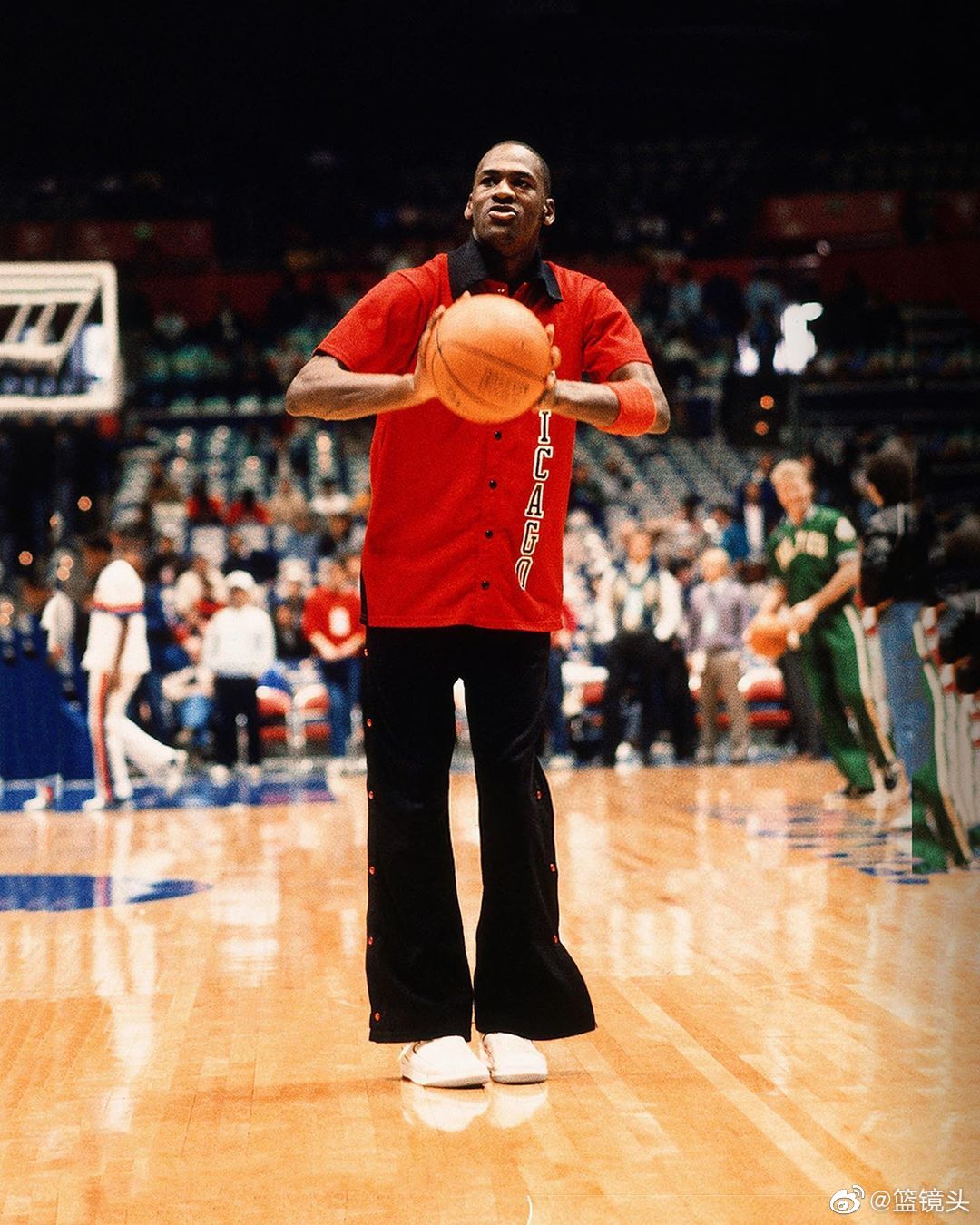 飞人乔丹生涯各个阶段所穿的热身服,有几款着实帅气