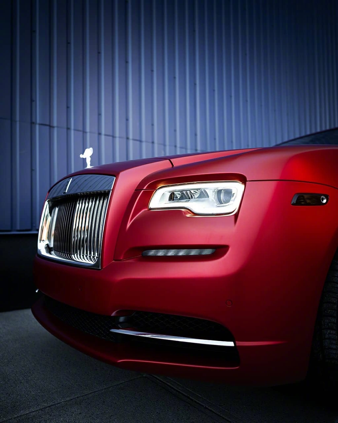 劳斯莱斯rolls royce wraith,这红色诱惑十足的让人不能自拔
