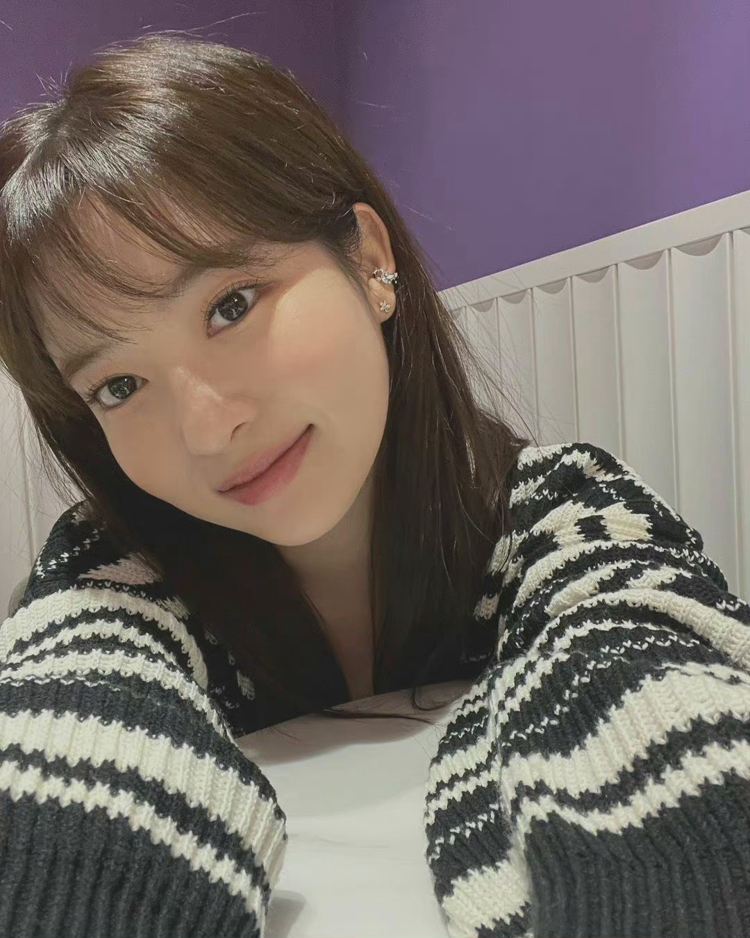 赵秀敏 人漂亮衣服也很美__财经头条