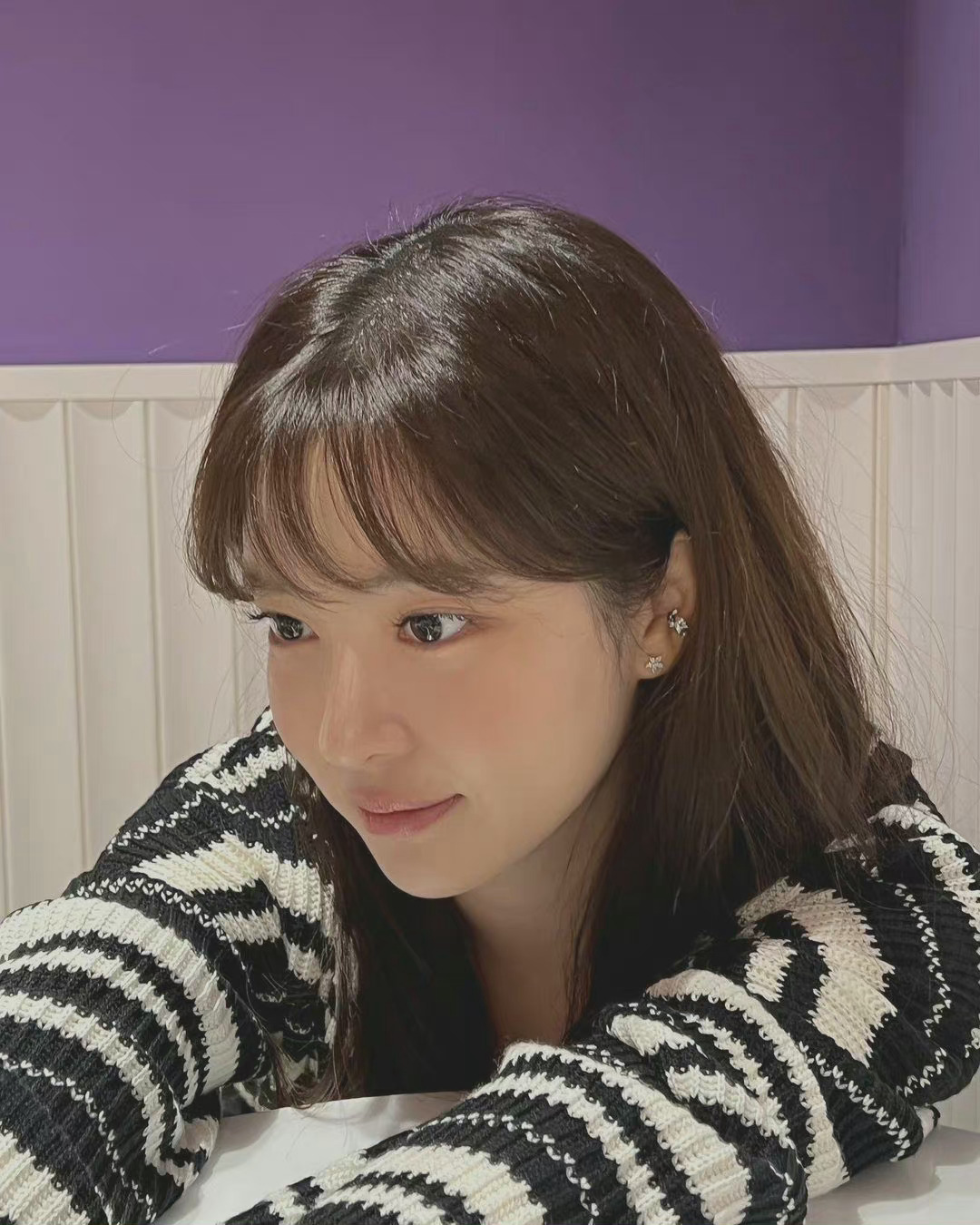 赵秀敏 人漂亮衣服也很美__财经头条