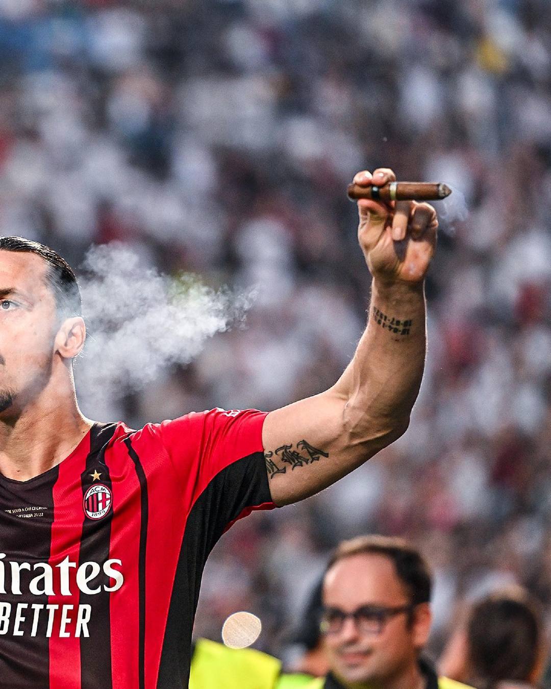 by 伊布. 伊布霸气抽雪茄庆祝