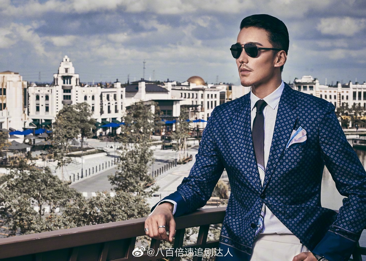 妈呀!胡兵竟然都已经52岁了 这个状态未免也太好了吧!__财经头条