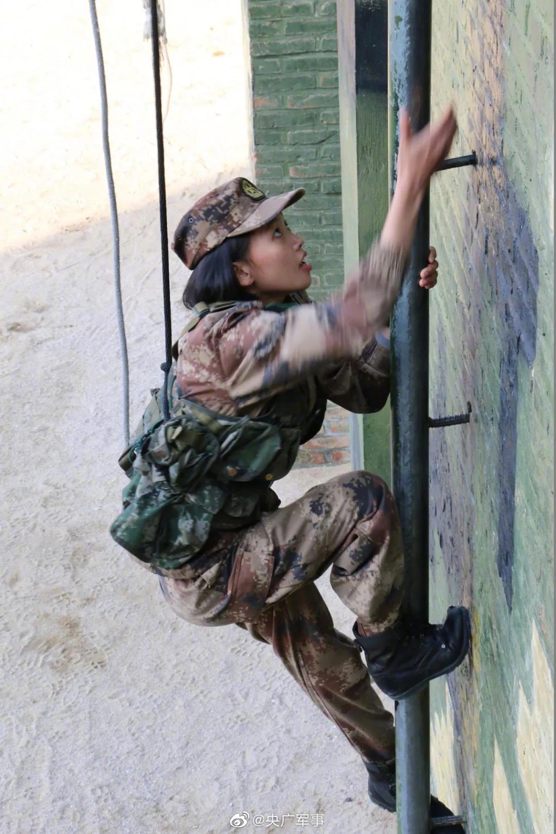 不爱红装爱武装 这是