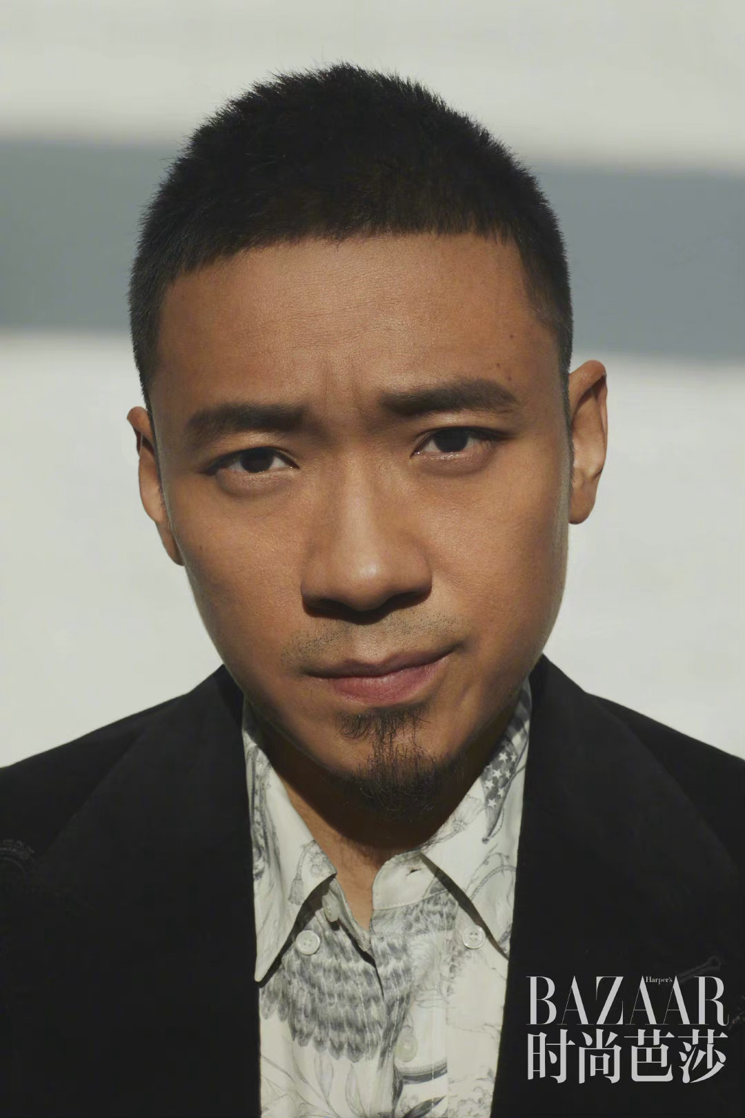 韩延导演与他萌萌哒"小红花"…………_高清图集_新浪网