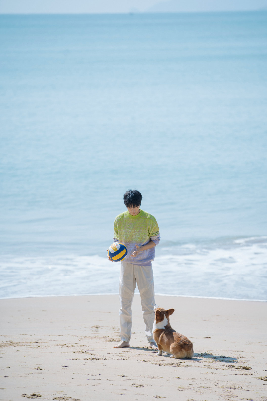 王俊凯海边照片夕阳图片