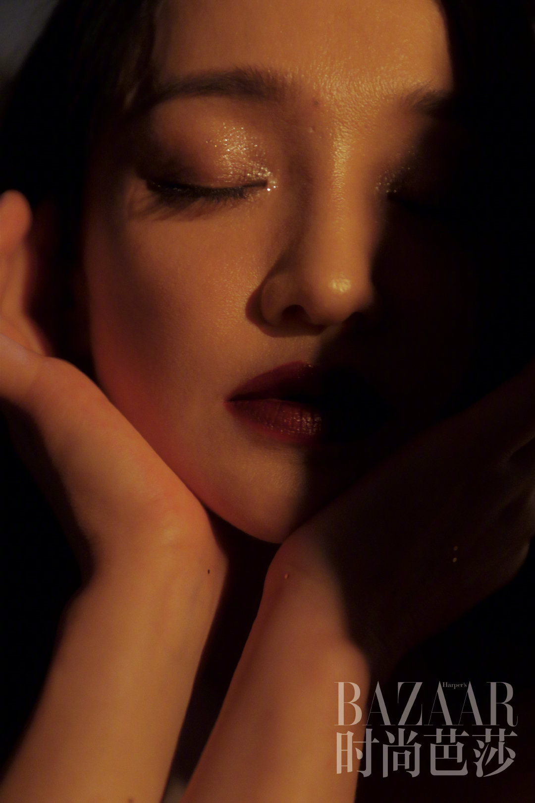 周迅x 时尚芭莎 8月刊封面大片 置身镜花水"月"