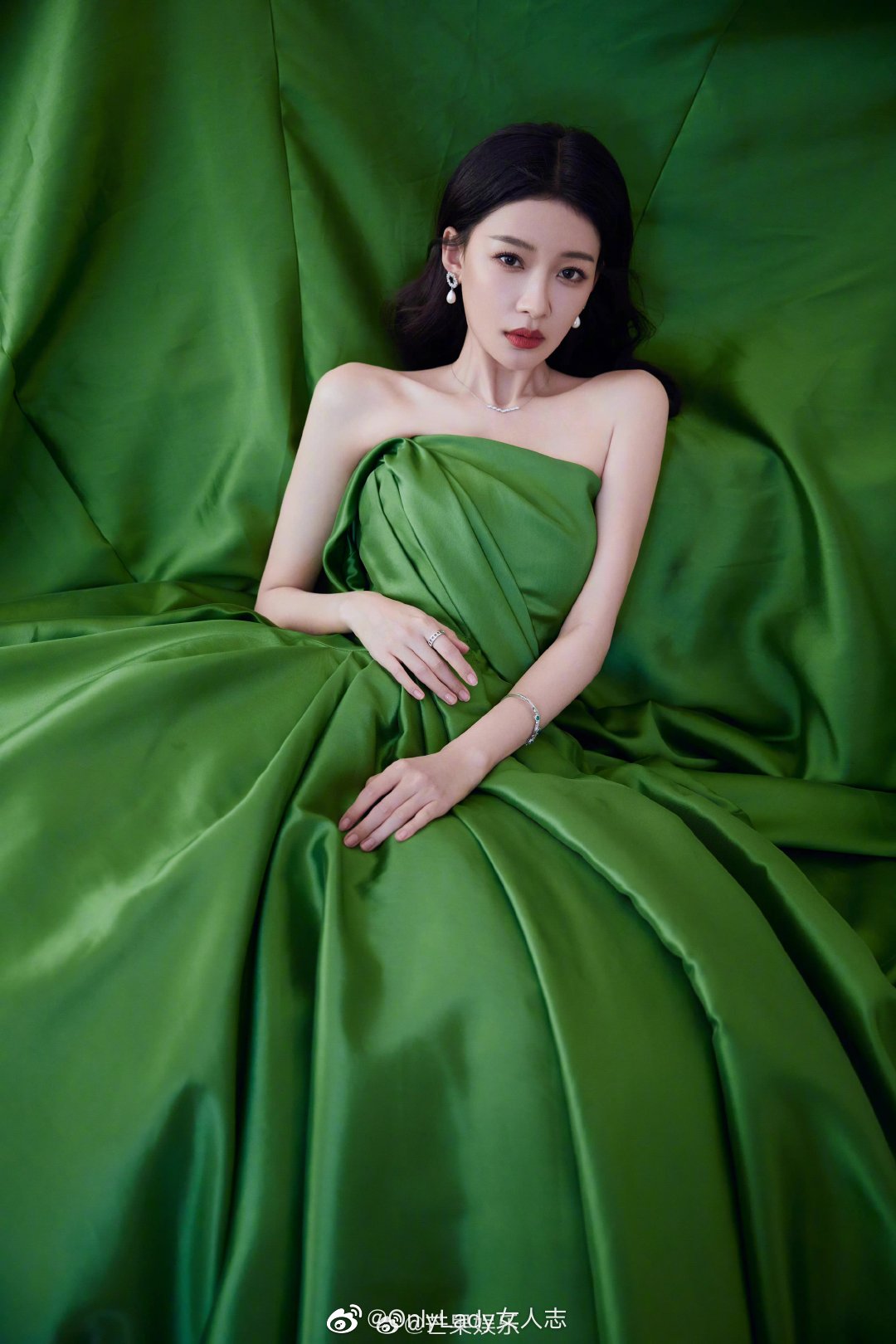 鞠婧祎穿绿色礼服图片图片